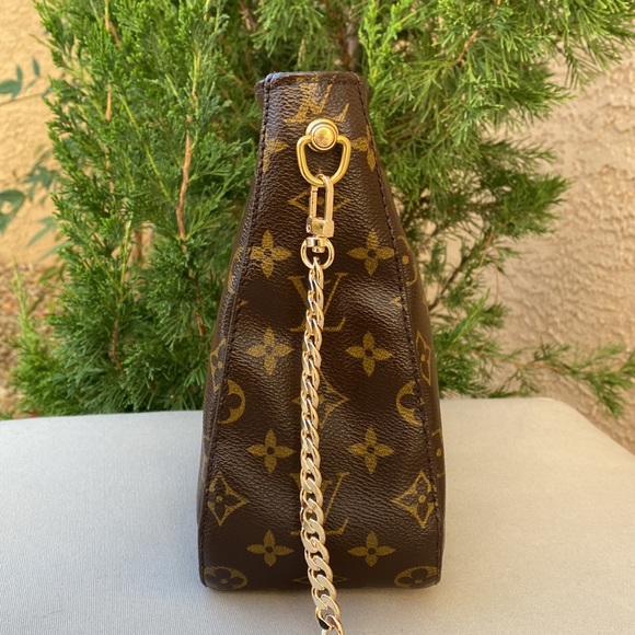 Louis Vuitton - Picture 3 of 16